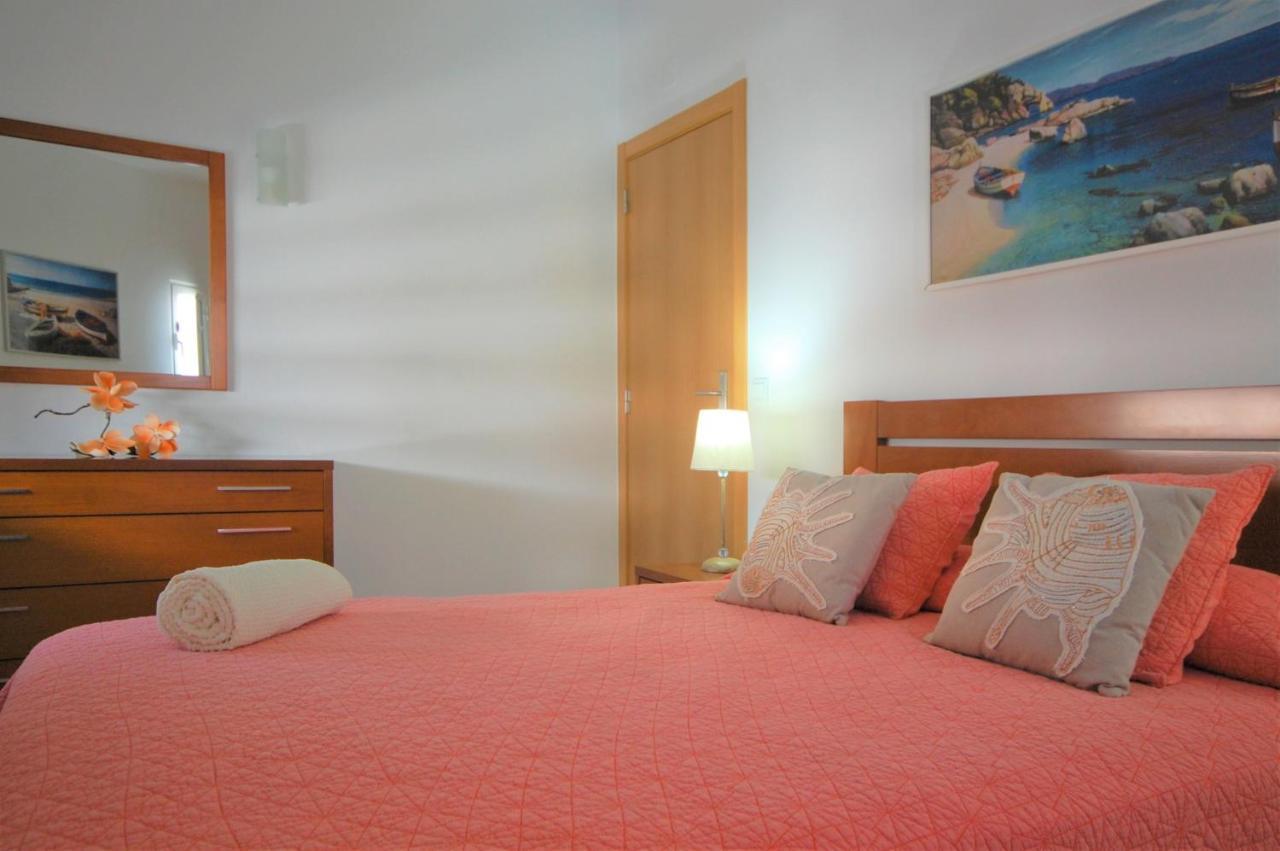 Vila Mar Praia - Free Wifi - 50 M From The Beach アルマカオ・デ・ペラ エクステリア 写真
