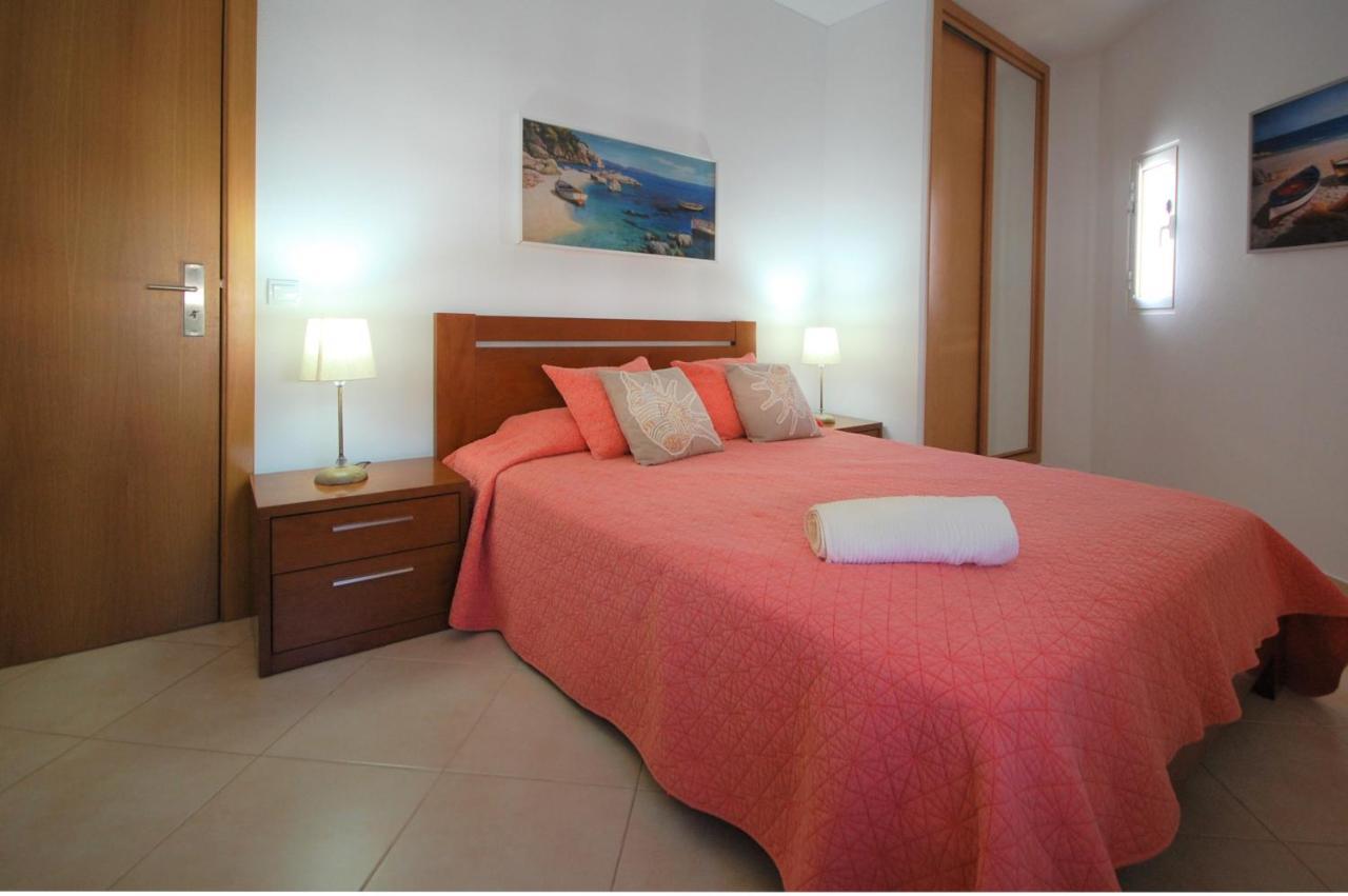 Vila Mar Praia - Free Wifi - 50 M From The Beach アルマカオ・デ・ペラ エクステリア 写真